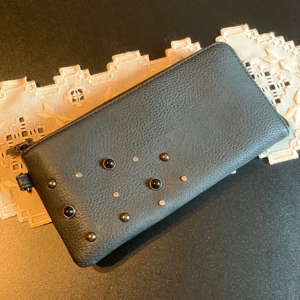3/25$ Wallet